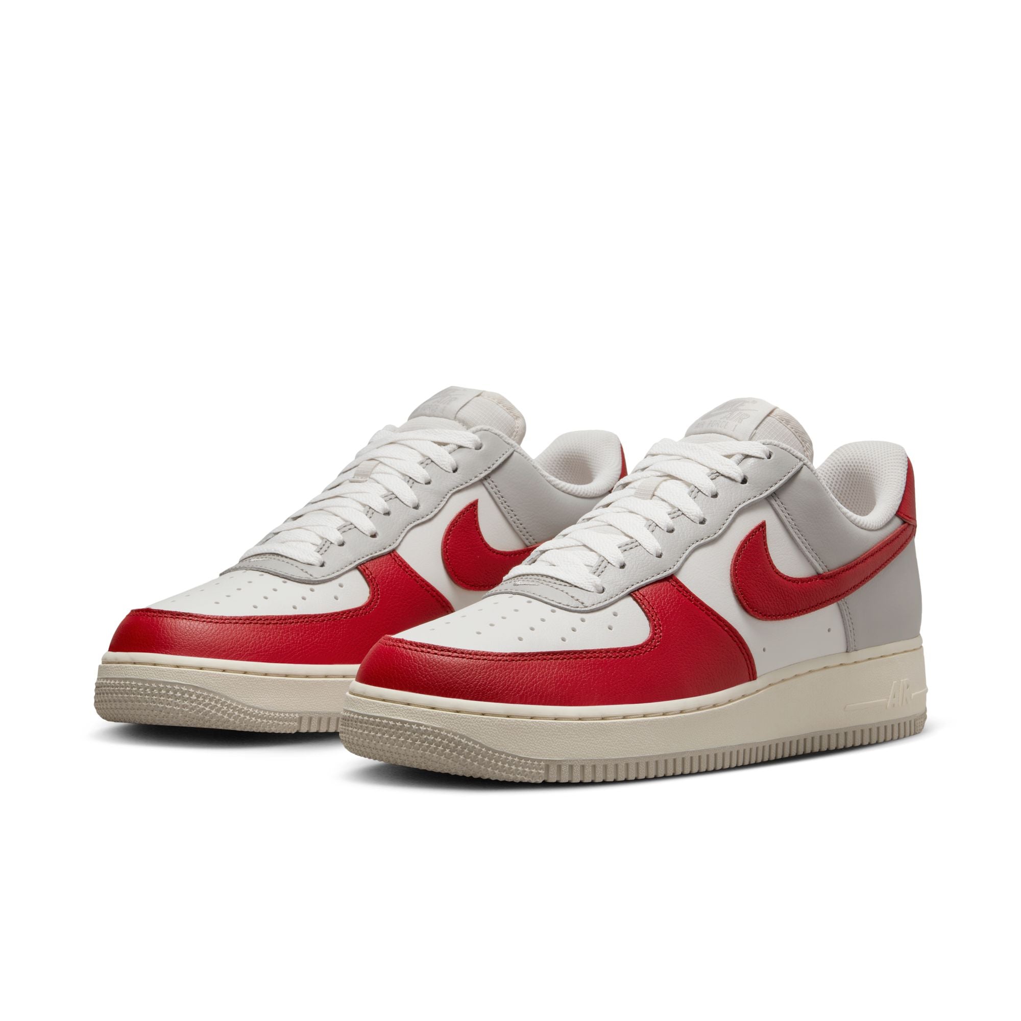 MENS NIKE AIR FORCE 1 '07 LV8 (LT IRON ORE/GYM RED/PALE IVORY/PHANTOM)