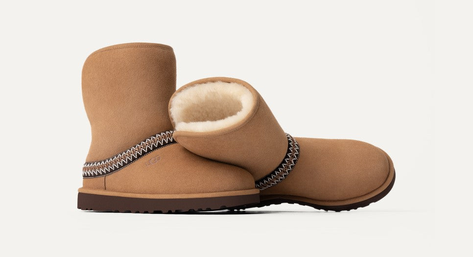 WOMENS UGG CLASSIC SHORT CRESCENT (CHESTNUT)