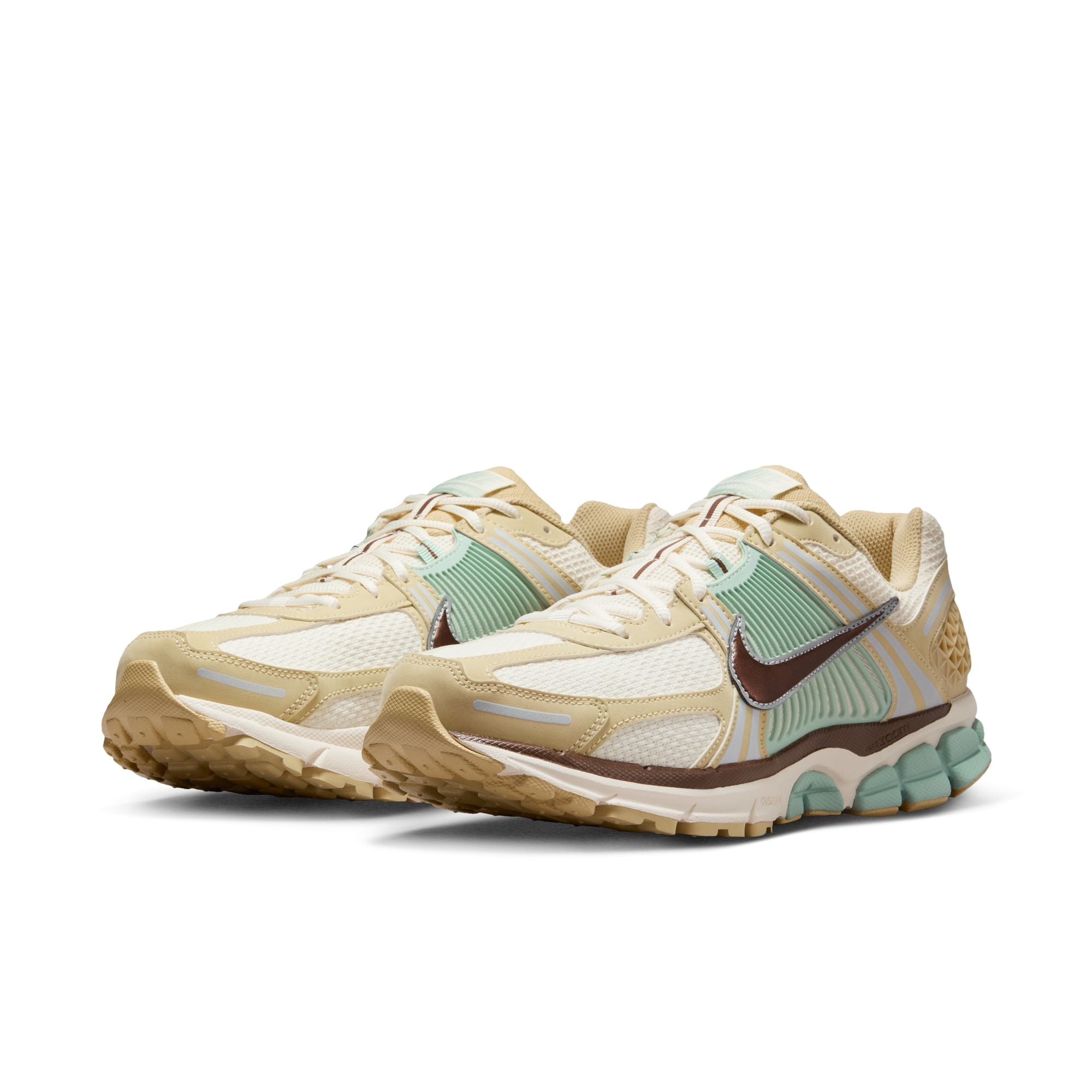 MENS NIKE ZOOM VOMERO 5 SE (TEAM GOLD/FAUNA BROWN/PALE IVORY/SEAFOAM)