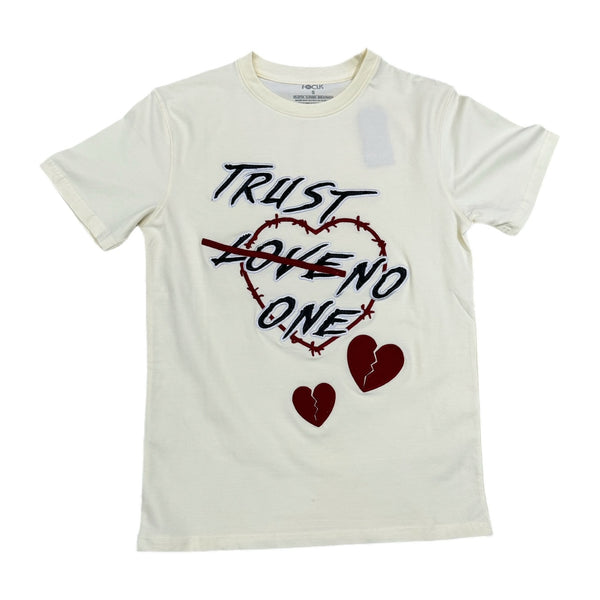 MENS FOCUS TRUST NO ONE T-SHIRT (IVORY/RED)